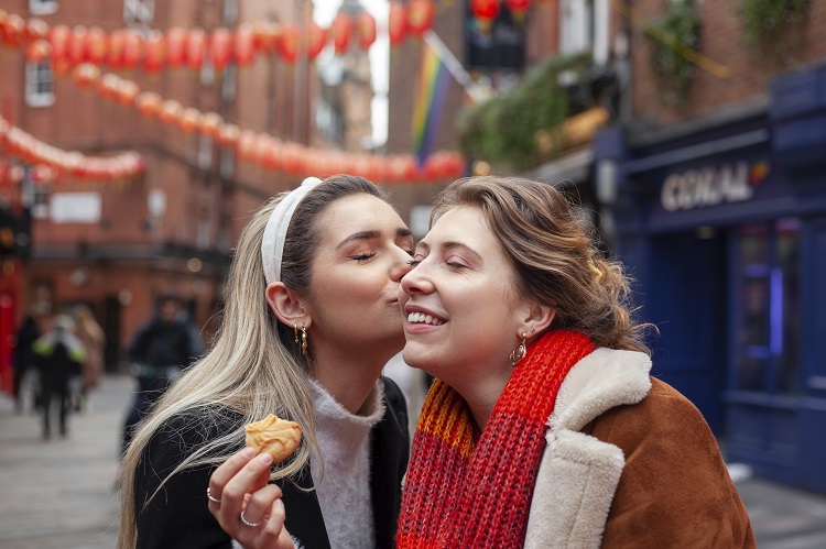 Lesbian Dating for Women with Herpes in France